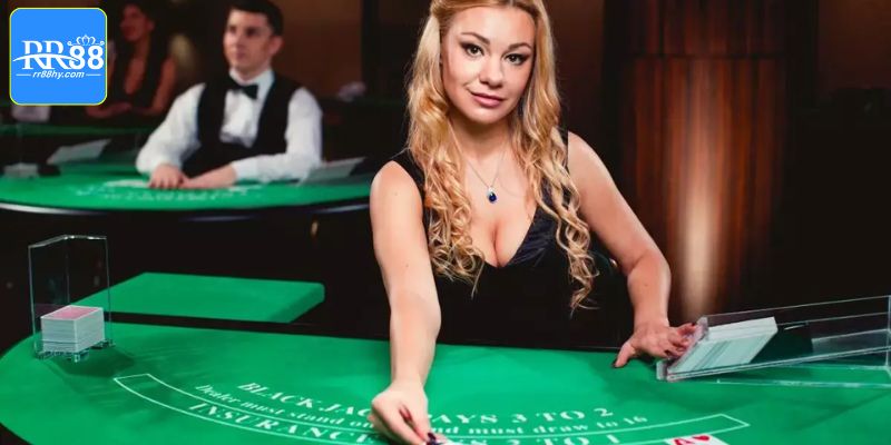 Các Dealer nóng bỏng xuất hiện tại casino RR88 mỗi đêm